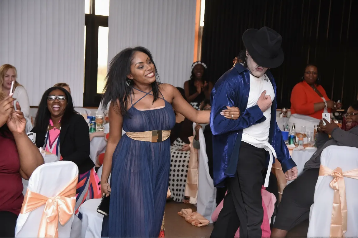 Sets the line — Schaumburg, Illinois Michael Jackson tribute performance